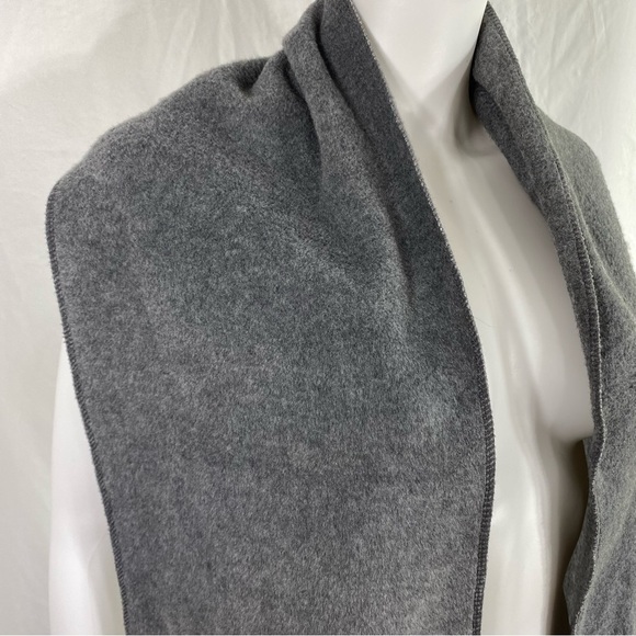 Amanda Smith Soft Fringe Gray Winter Scarf - Picture 5 of 6